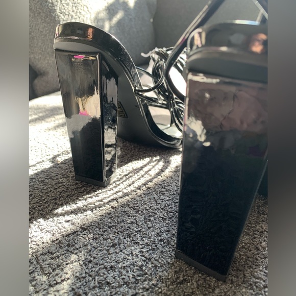 NWT Black Size 9 Wide Fit Patent Lace Up Block High Heels - Picture 11 of 16